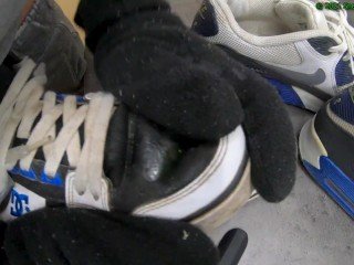 2 cumshots in Nike Airmax 90