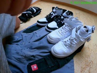 Cumshot on old Engelbert Strauss work pants and Nike shoes