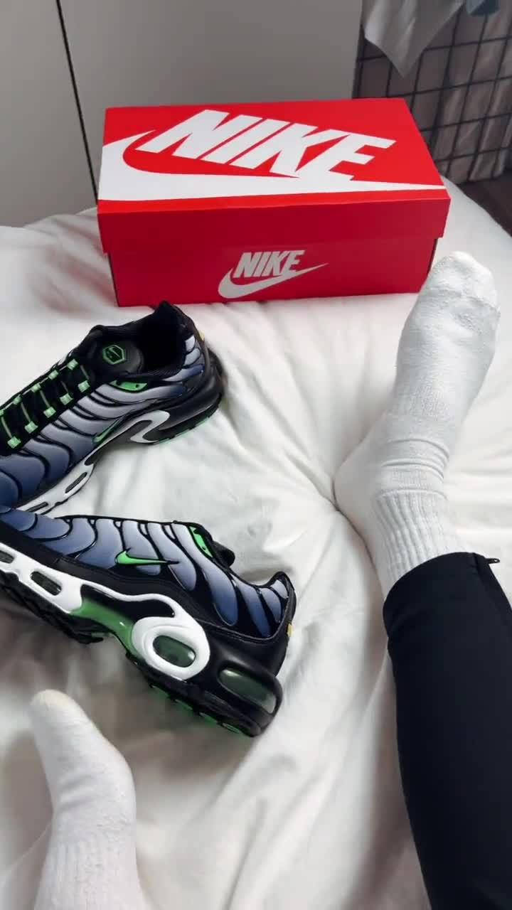 Video by @sneaksboybln